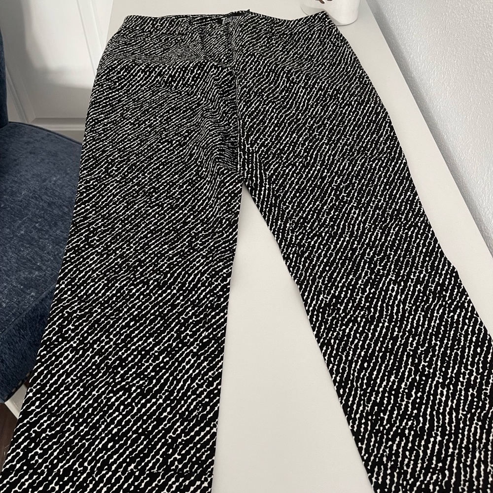 New York & Co cropped pants. - Picture 1 of 3